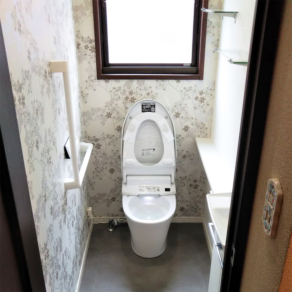 最新のタンクレストイレでスタイリッシュに