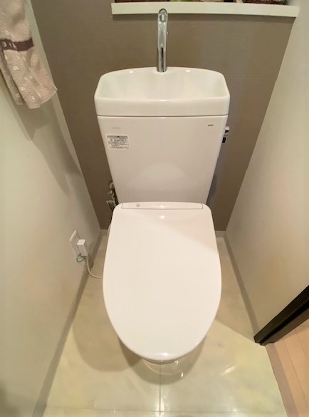 2時間ほどでスピード取替！お手入れしやすい広々としたトイレ空間に