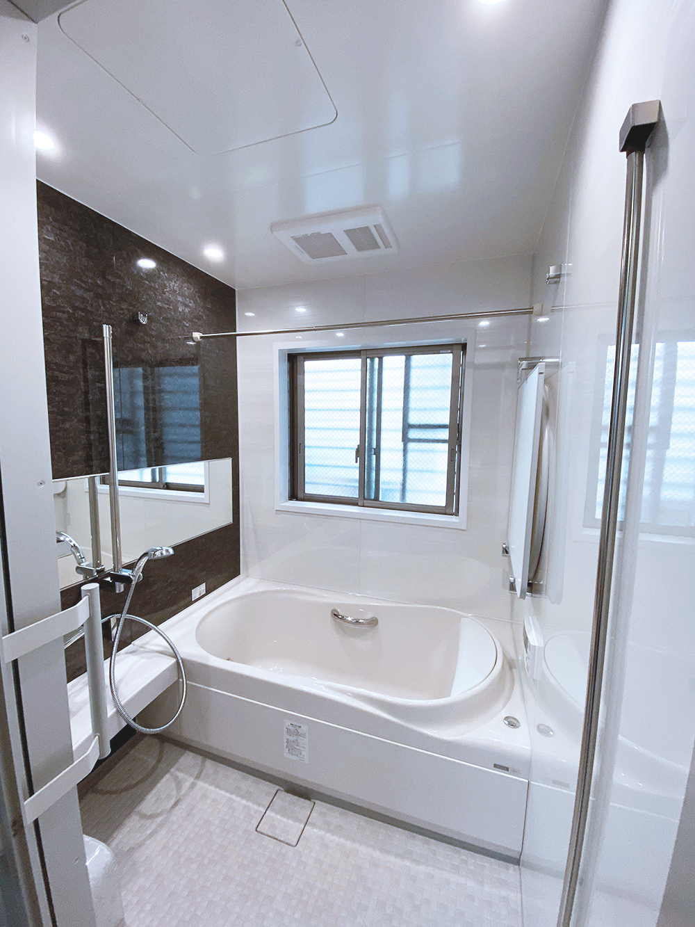 広々使い勝手のよい洗面化粧室で収納のお悩みも解決