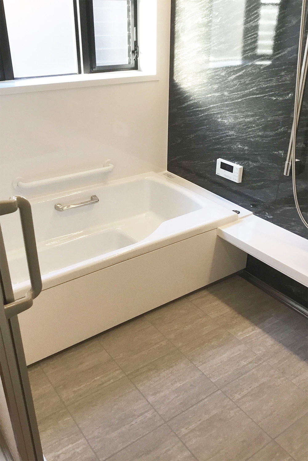 デザインも清掃性も叶える、あったかお風呂リフォーム