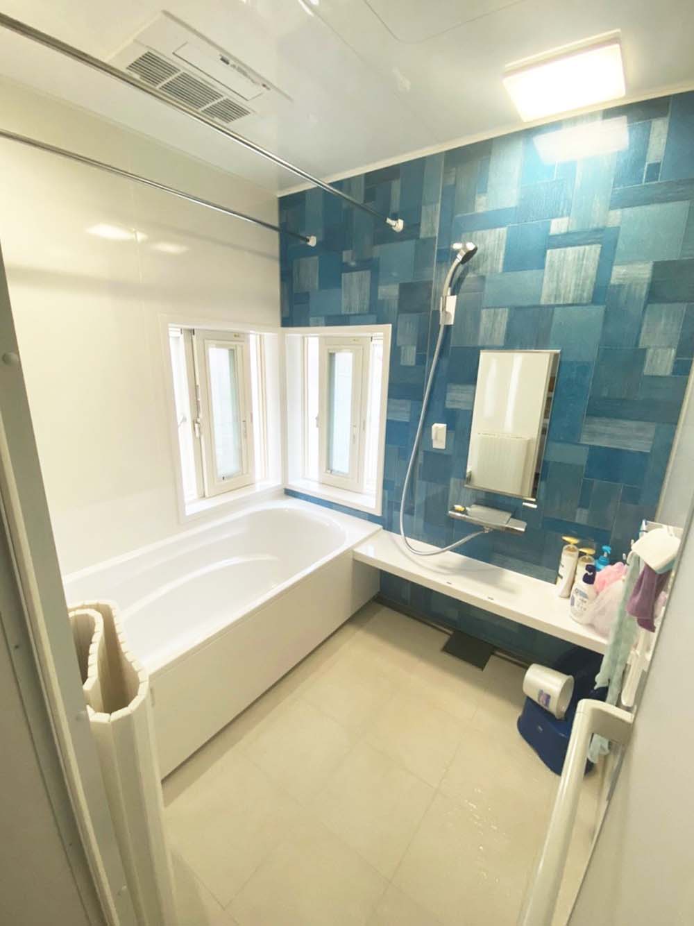 在来浴室からシステムバスへ。既存の窓も有効活用したステキな浴室に