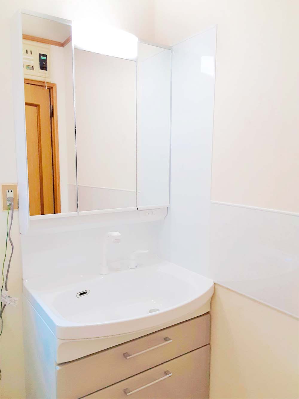 清掃性もよく使い勝手のよい洗面化粧台で、経年劣化のお悩みを解決