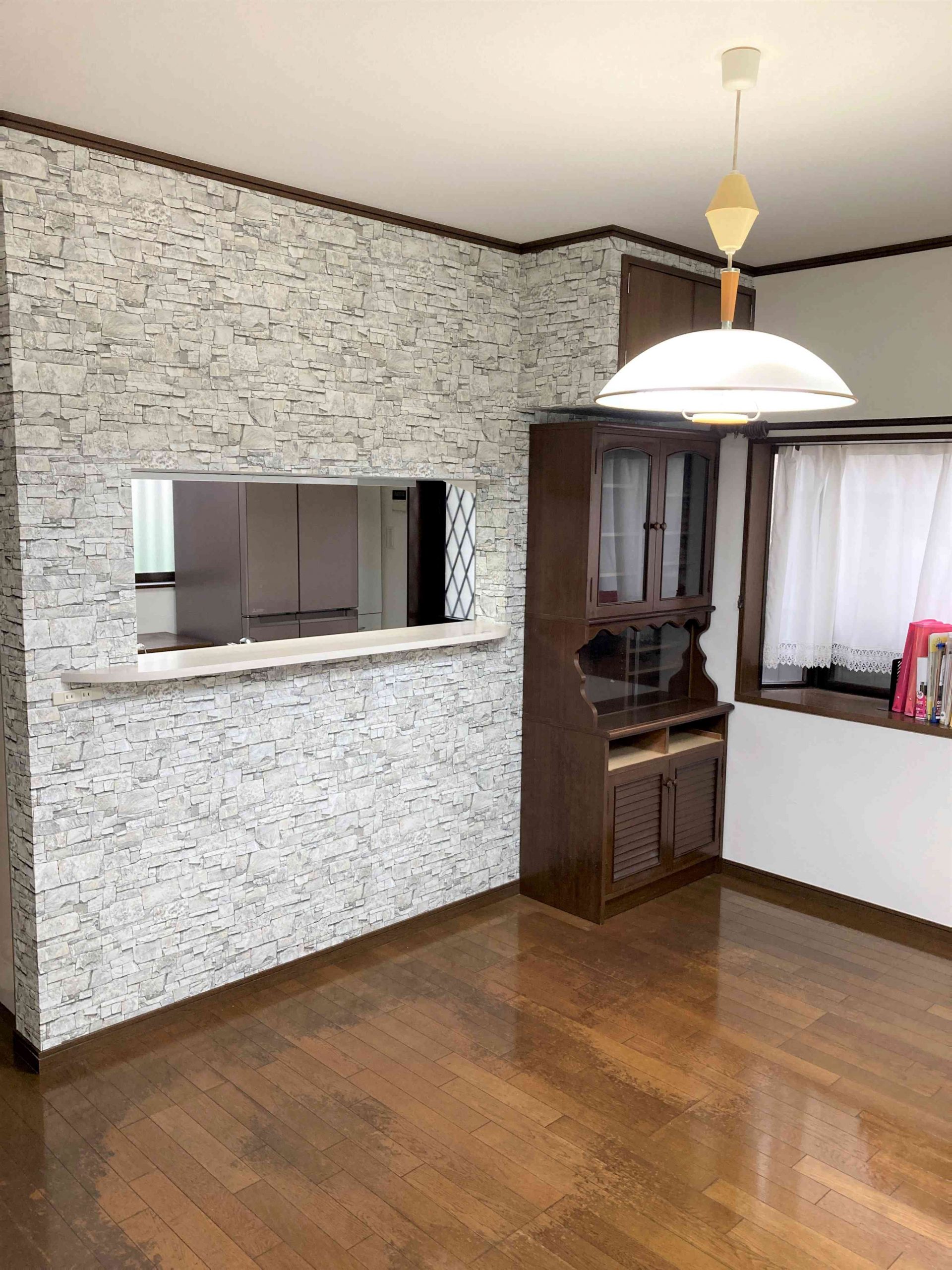 間仕切り壁を削って 明るく開放感なＬＤＫに