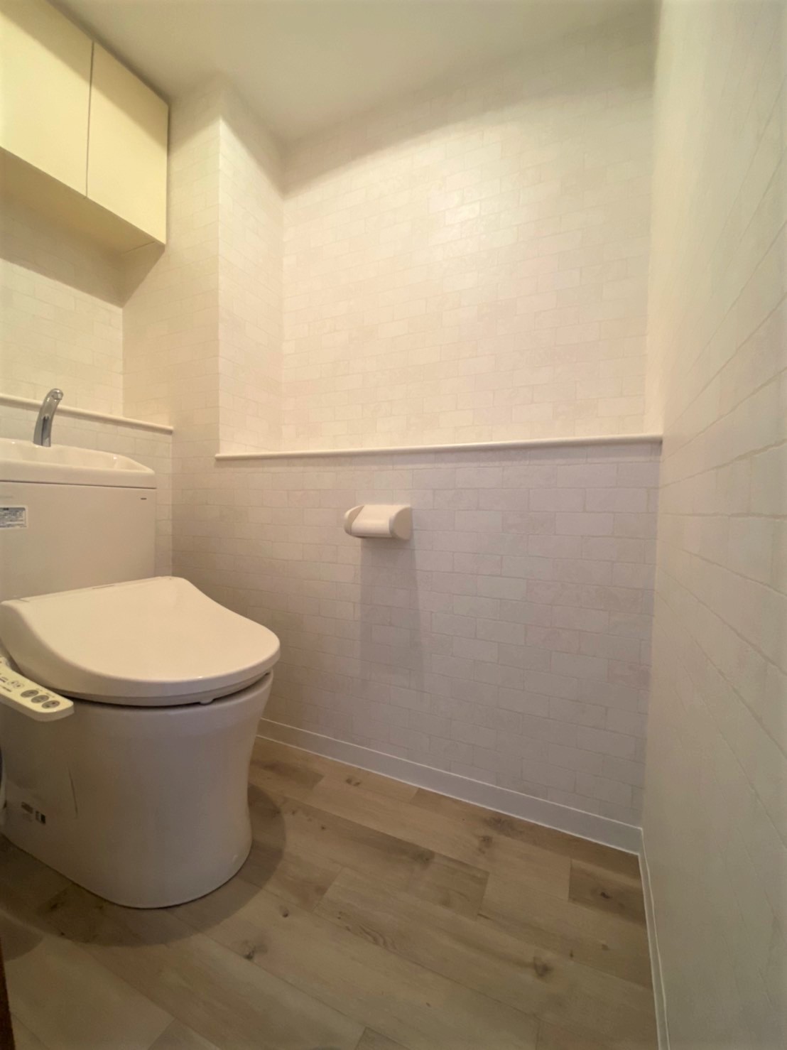 おしゃれなクロスとフローリングの組み合わせで　自分好みの空間に