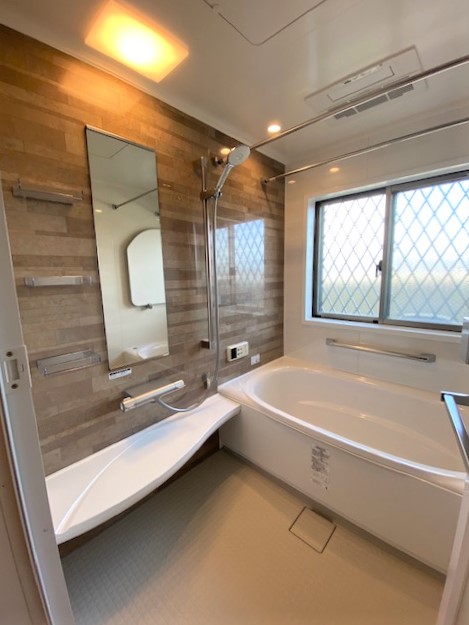 高級感のある最新ユニットバスで 上質なバスタイムに