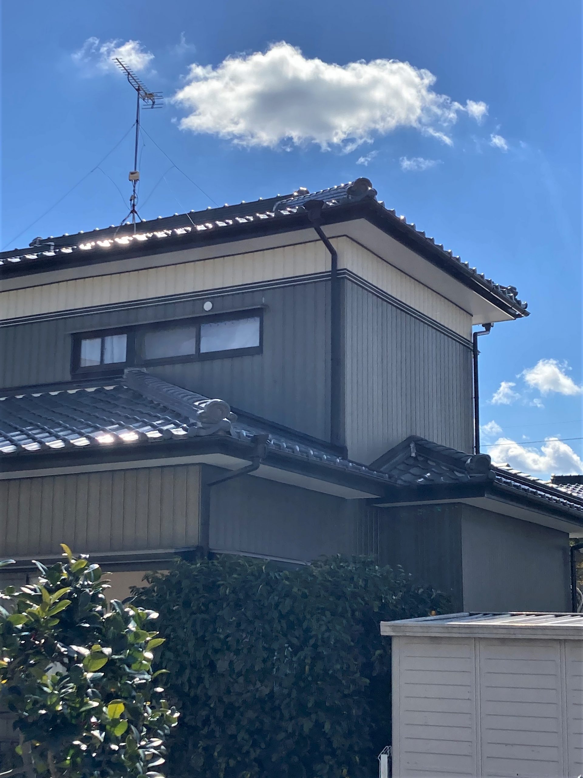 棟瓦を積み直して 雨漏りしない安全な屋根に