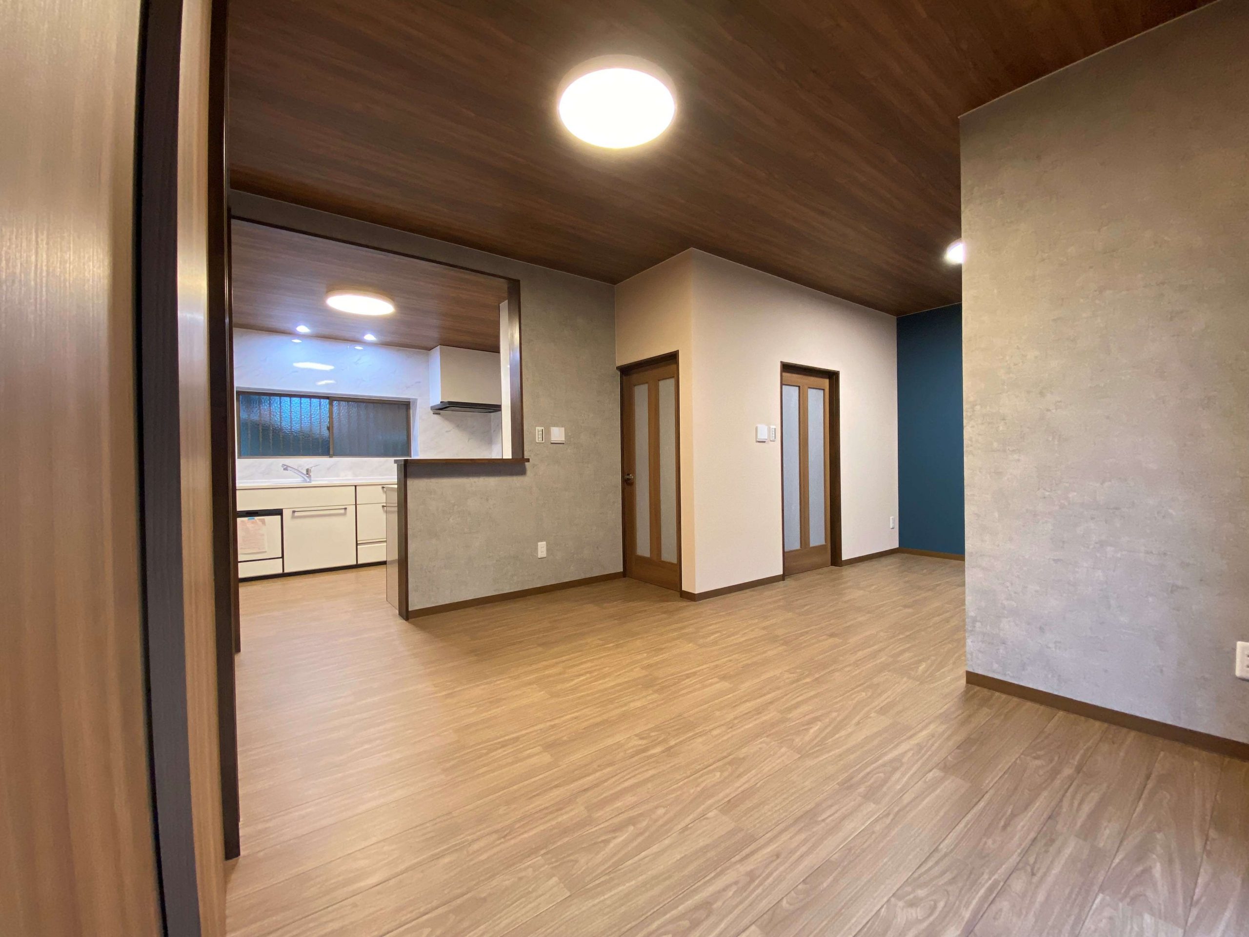 和室を洋室に！愛犬にも優しいクッションフロアで 広々とした快適なＬＤＫ空間