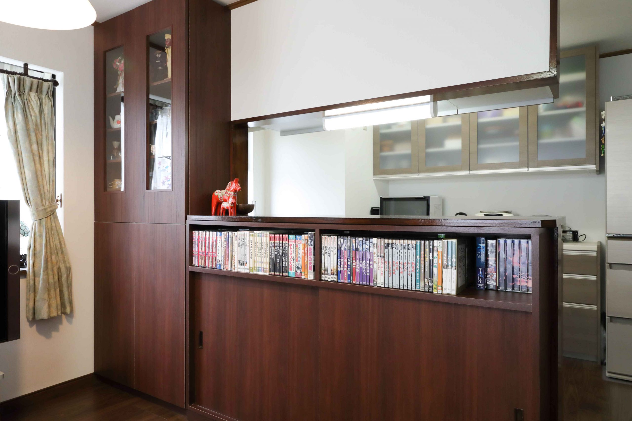 コレクションを眺められる オーダーメイドの収納家具