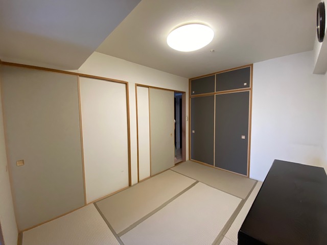 豊富なカラーバリエーションの和紙畳で 格好いい和モダン空間に