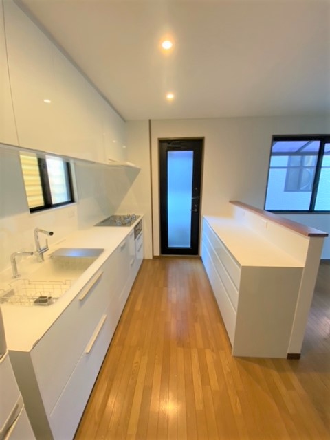 まるで対面キッチンのような開放感！家族との会話を楽しみながら料理ができる間取りに