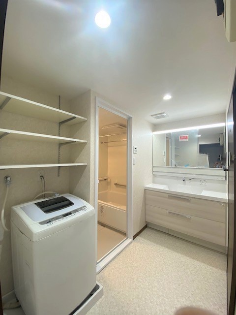 ダウンライトを増設！劇的に明るくなった洗面室で快適な暮らしを