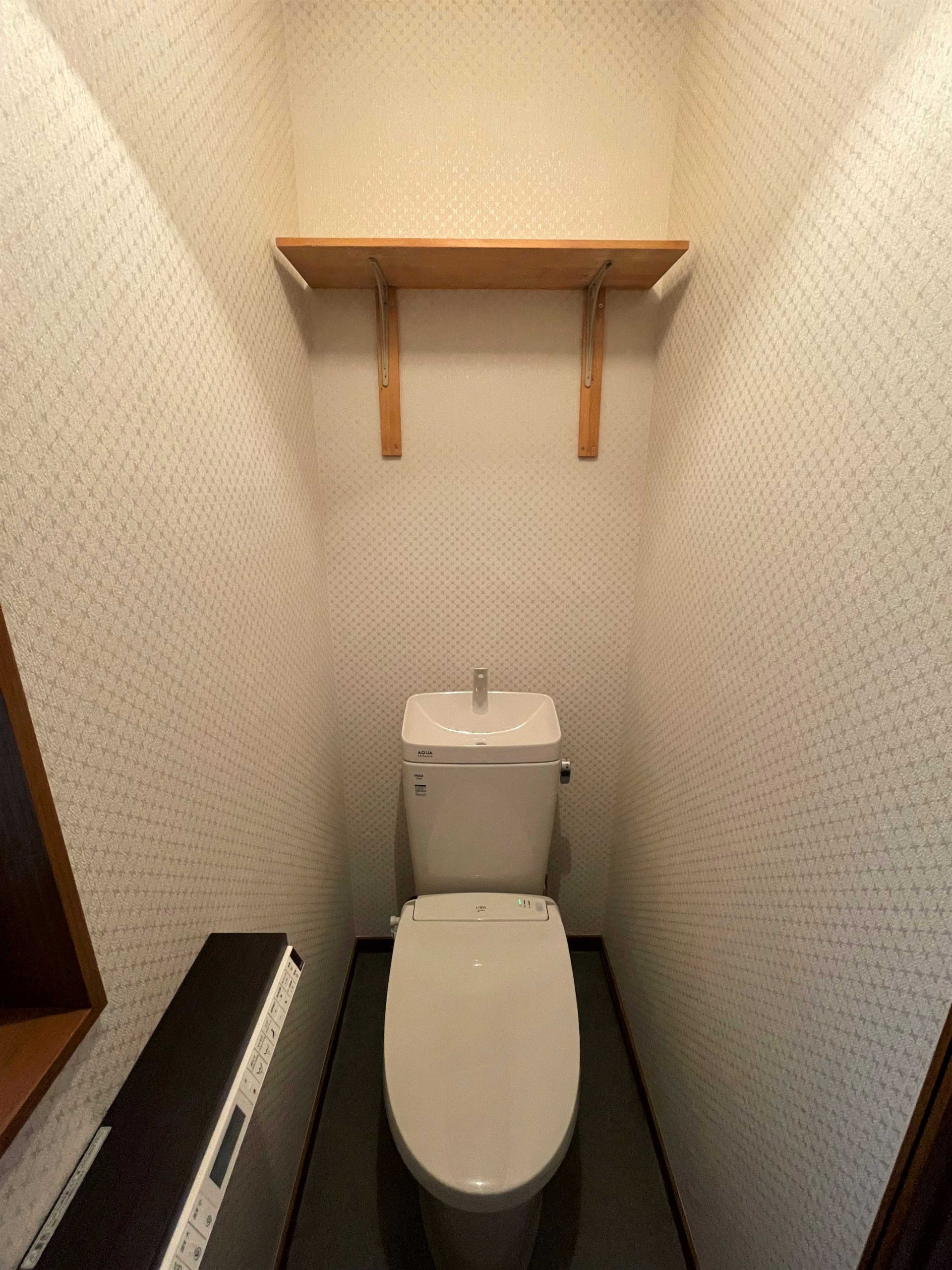 1dayリフォーム！お掃除しやすいリフトアップ機能で 家事ラクなトイレに