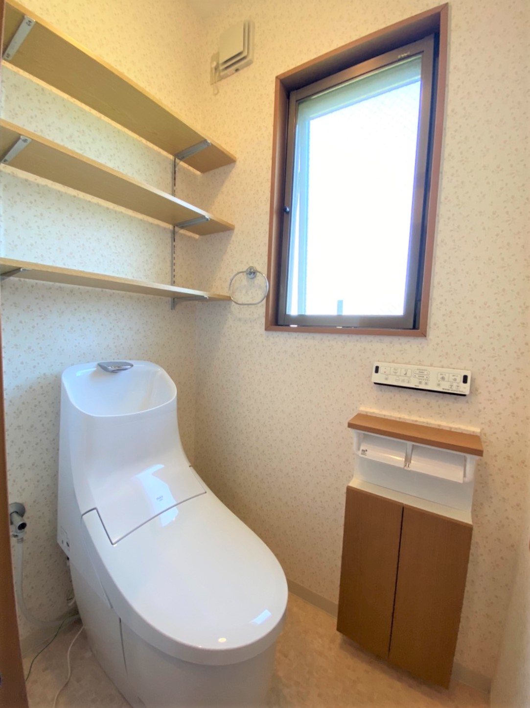 可動棚を設置して見た目もスッキリ 使いやすい収納スペースに