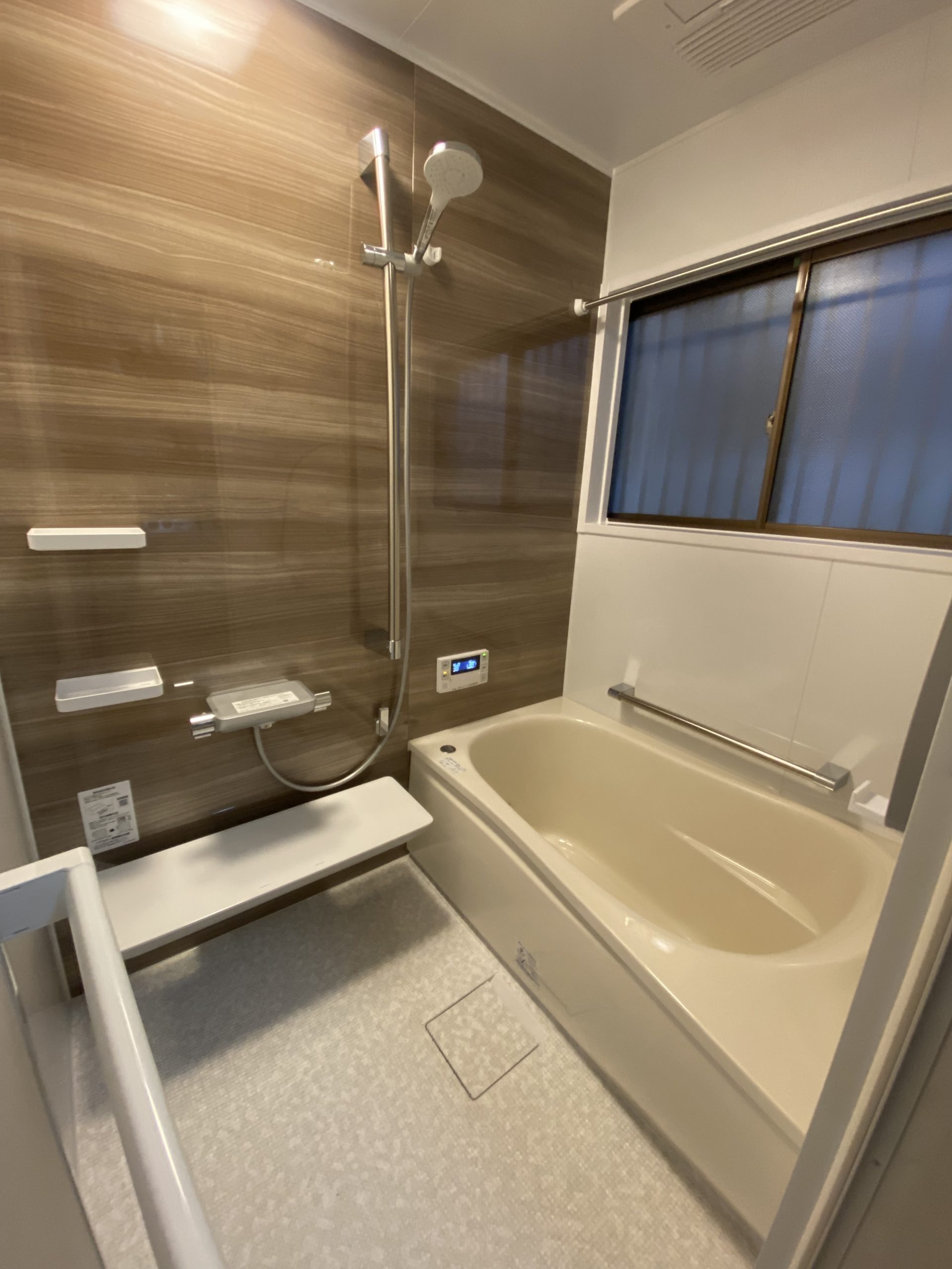 段差を解消して 安心してくつろげる あたたかいバスルームに