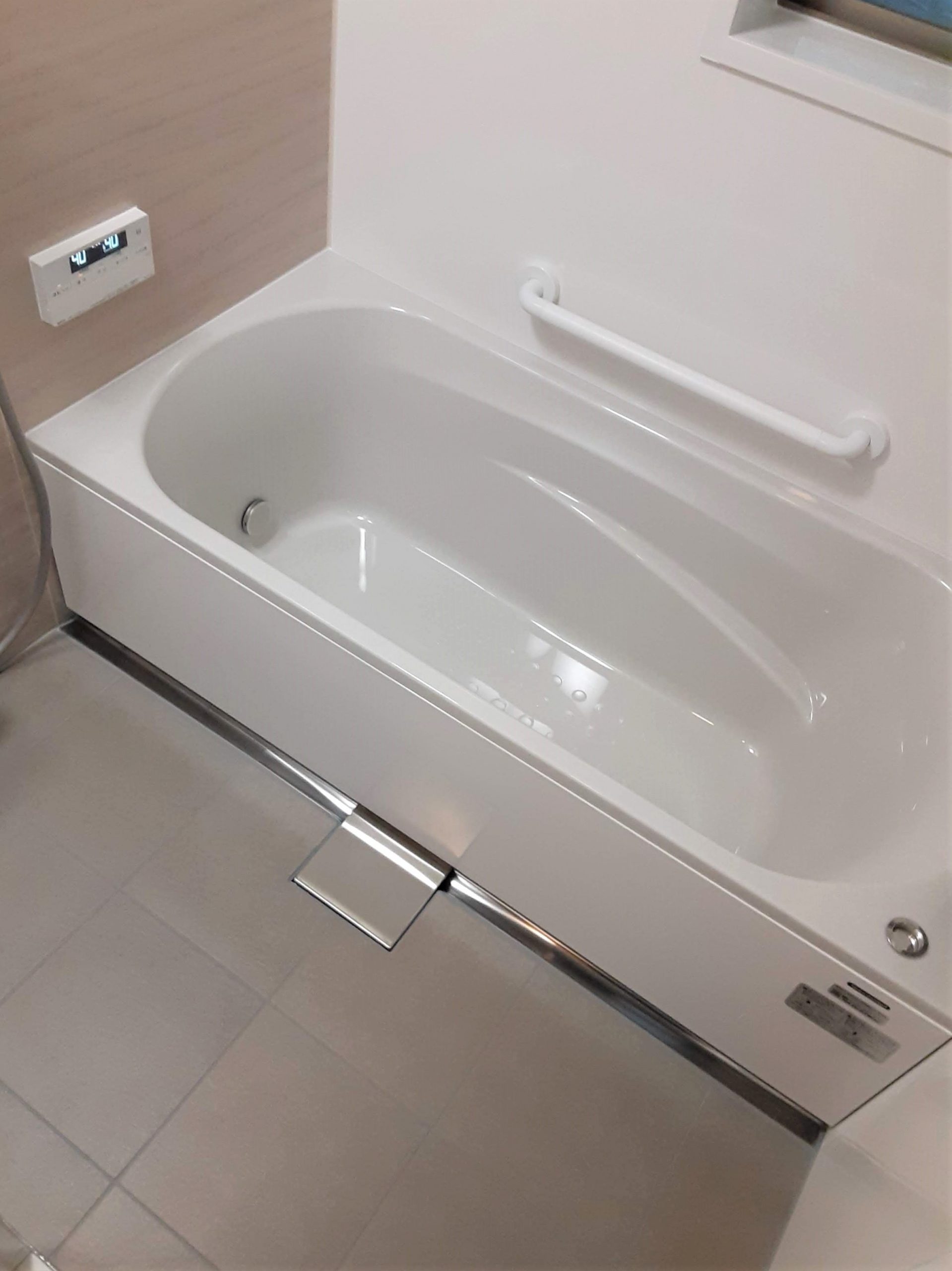 ぴったりサイズのシステムバスで ゆったり脚をのばしてくつろげる浴槽に