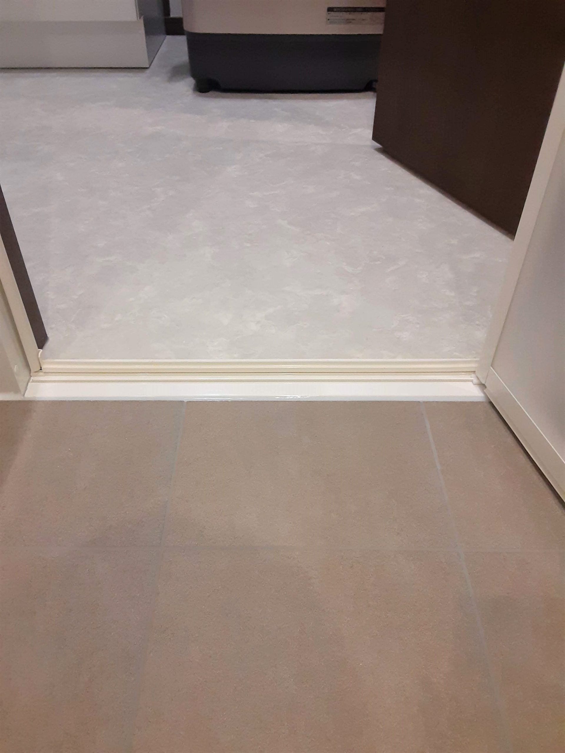 段差解消＆手すりを設置して 安心・快適な水まわりに