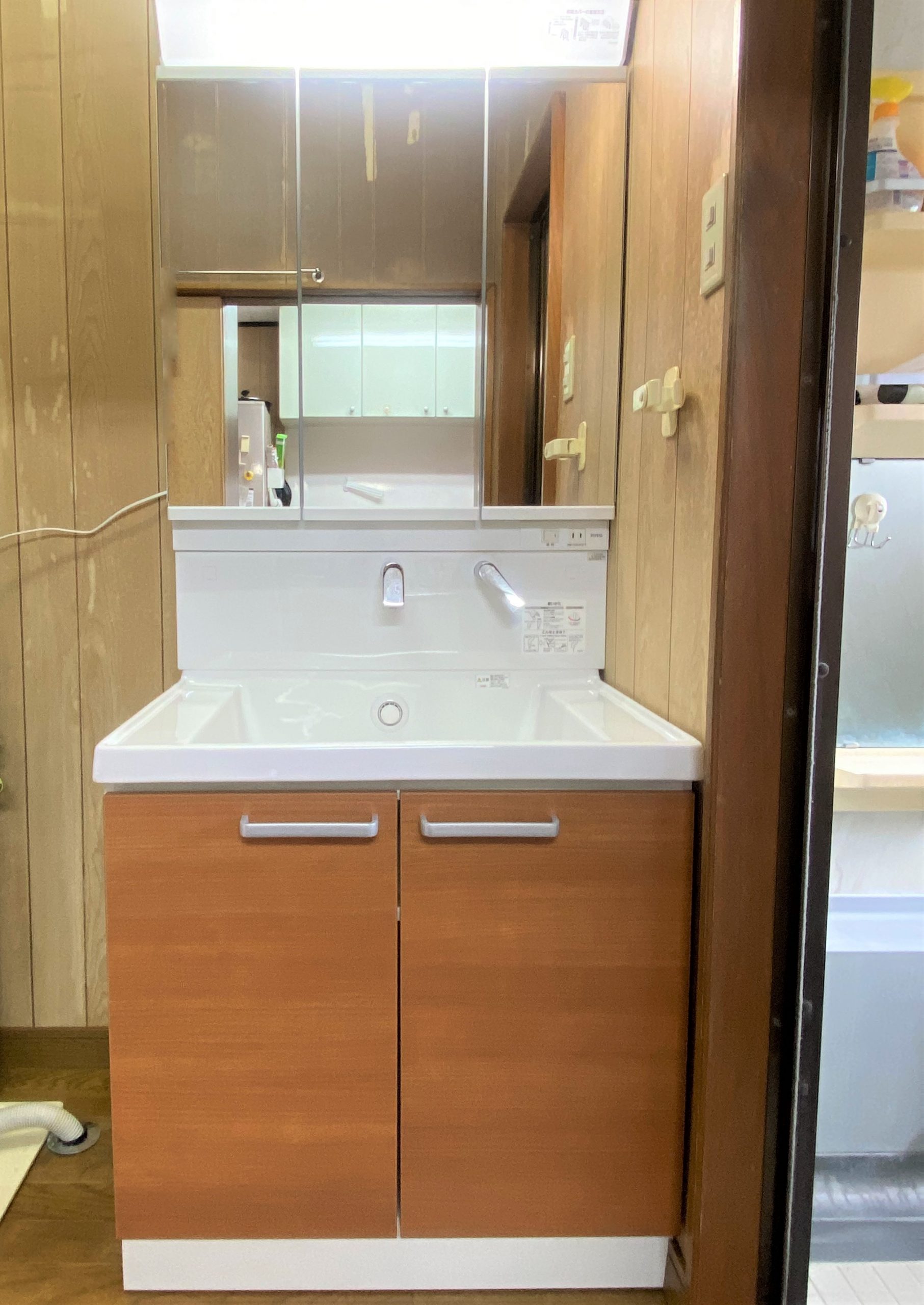 キレイを保ちやすい ひろびろ陶器ボウルで 家事ラクな洗面に