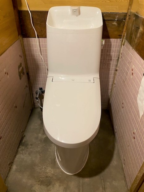 人体検知センサーで 自動開閉＆自動洗浄！高機能で快適なトイレに