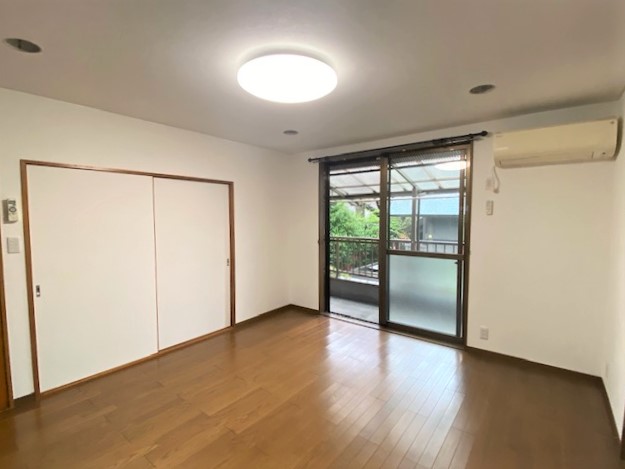 クロスを貼替えて 新たな気持ちで生活をスタート！