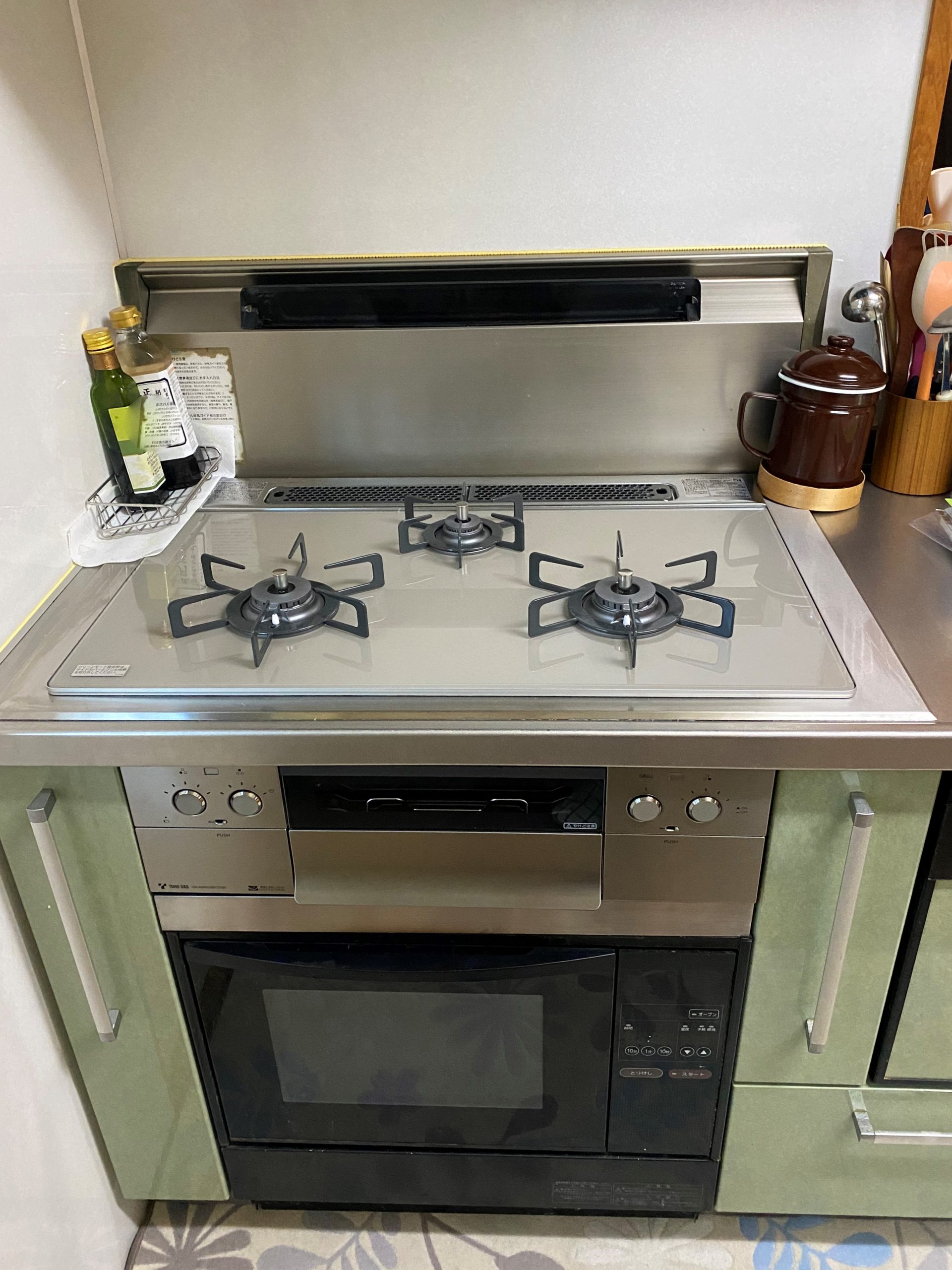 1dayリフォーム！お手入れしやすいビルトインコンロ＆レンジフードで きれいが続くキッチンに