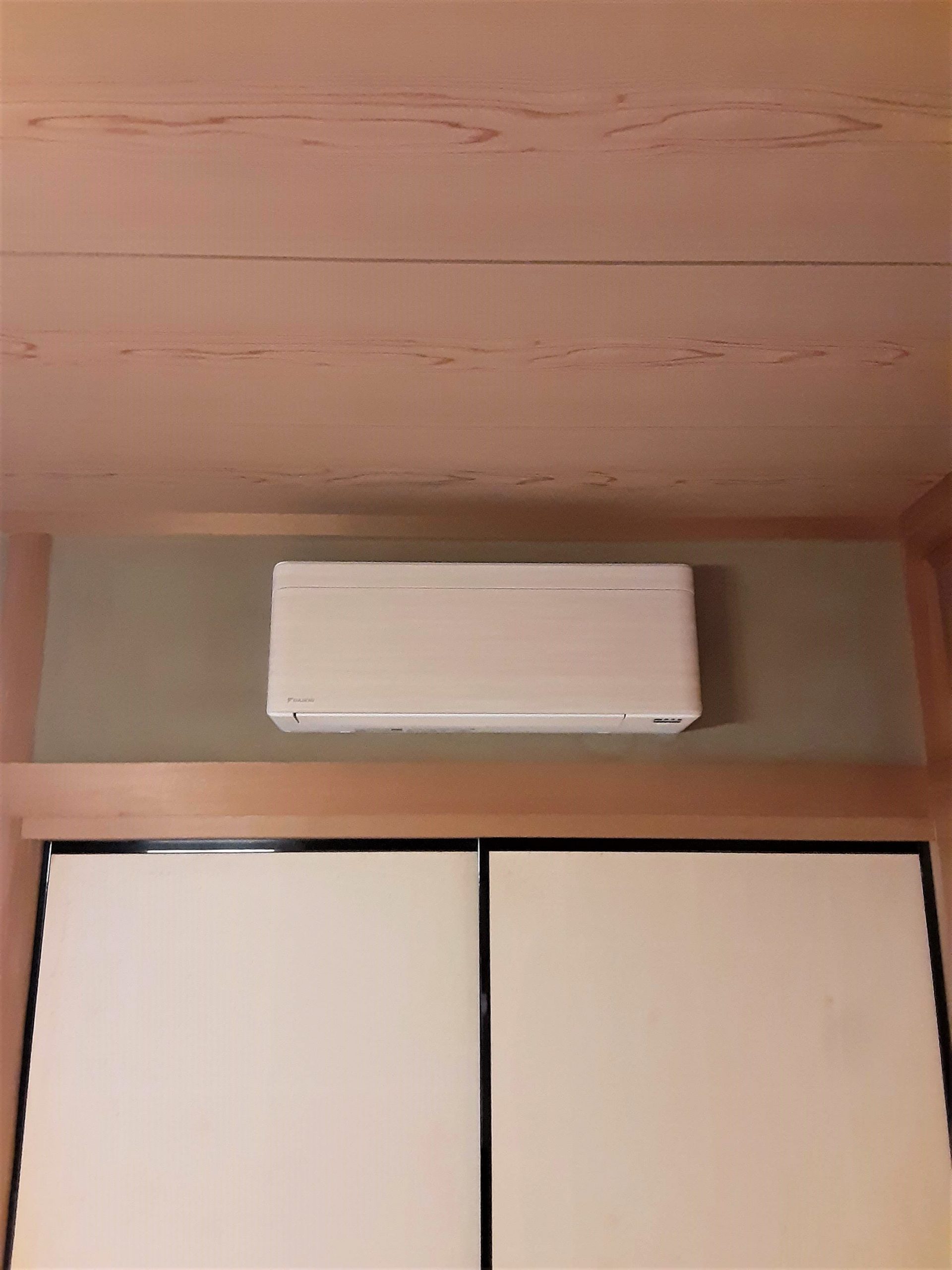 1dayリフォーム！和室に調和する木目調パネルのエアコンで快適に