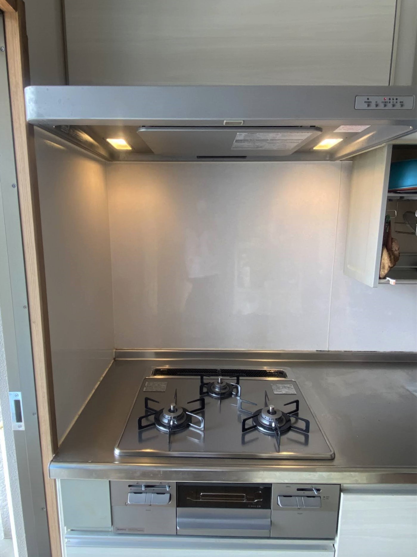 グリルを使った料理も楽しめる お手入れ簡単なビルトインコンロに