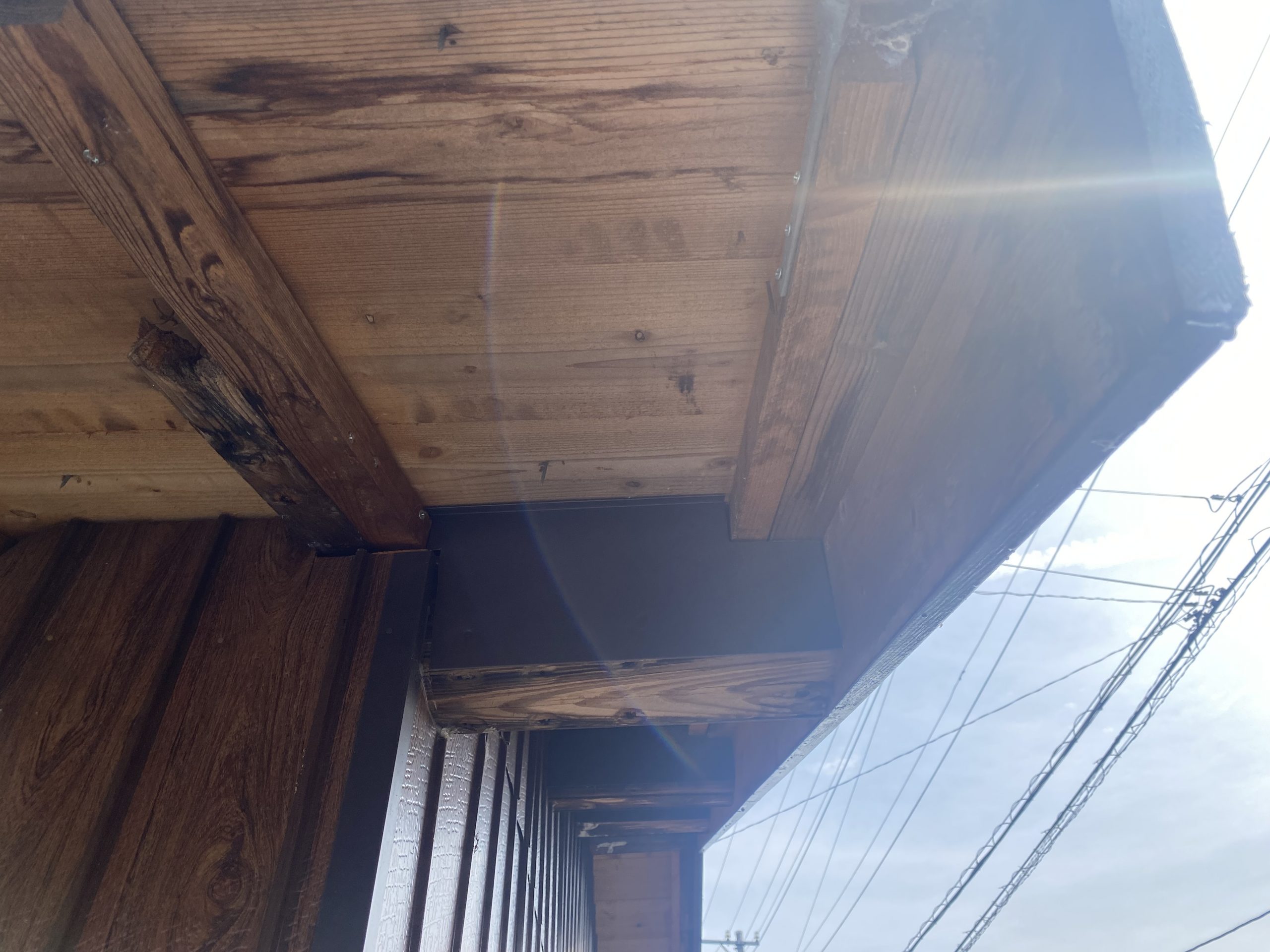 1dayリフォーム！板金工事で各所の隙間を塞ぎ 安心して使える倉庫に