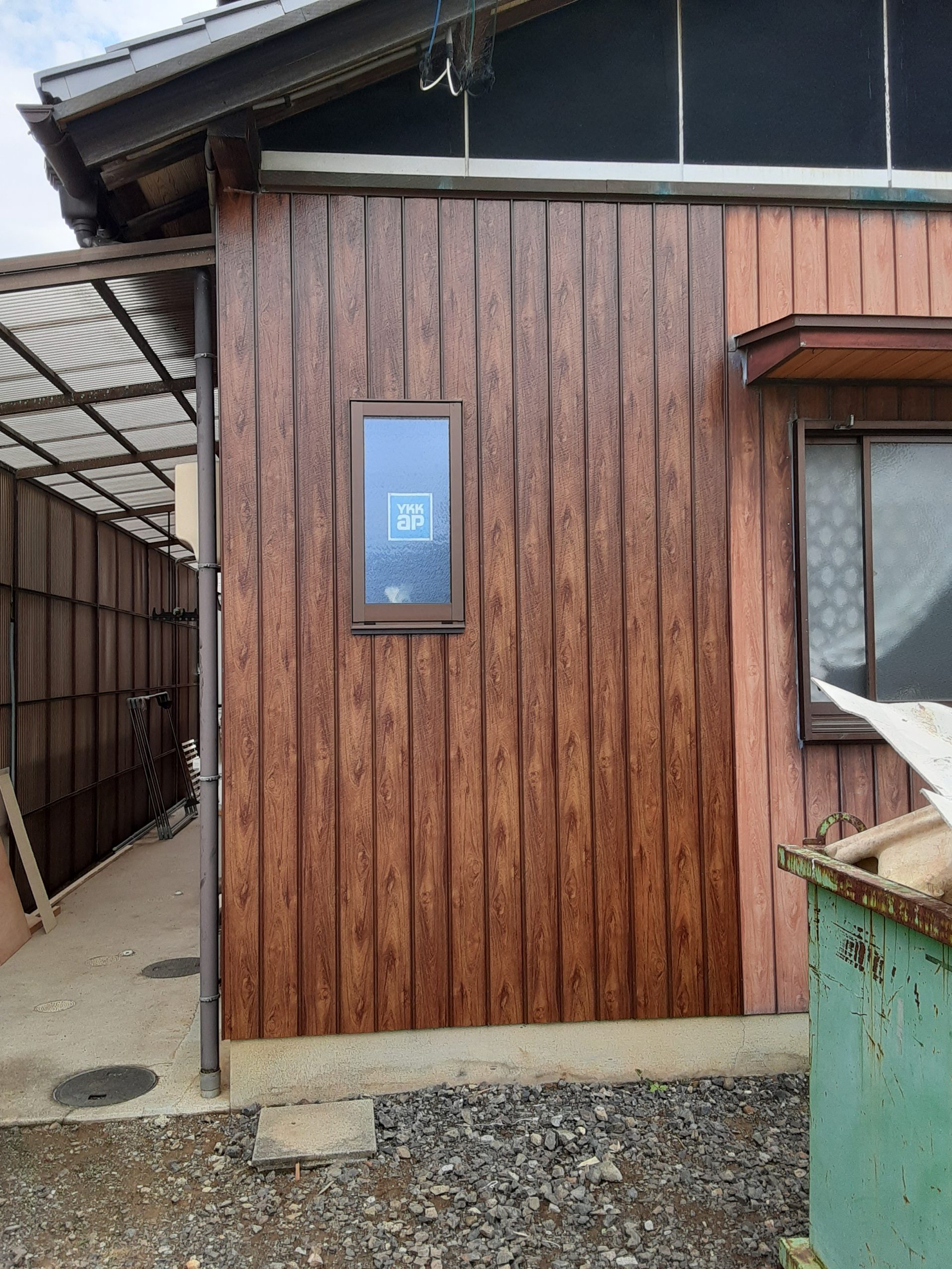 隙間風が寒かったルーバータイプの浴室窓を取替えて断熱性ＵＰ！くつろぎのバスルームに