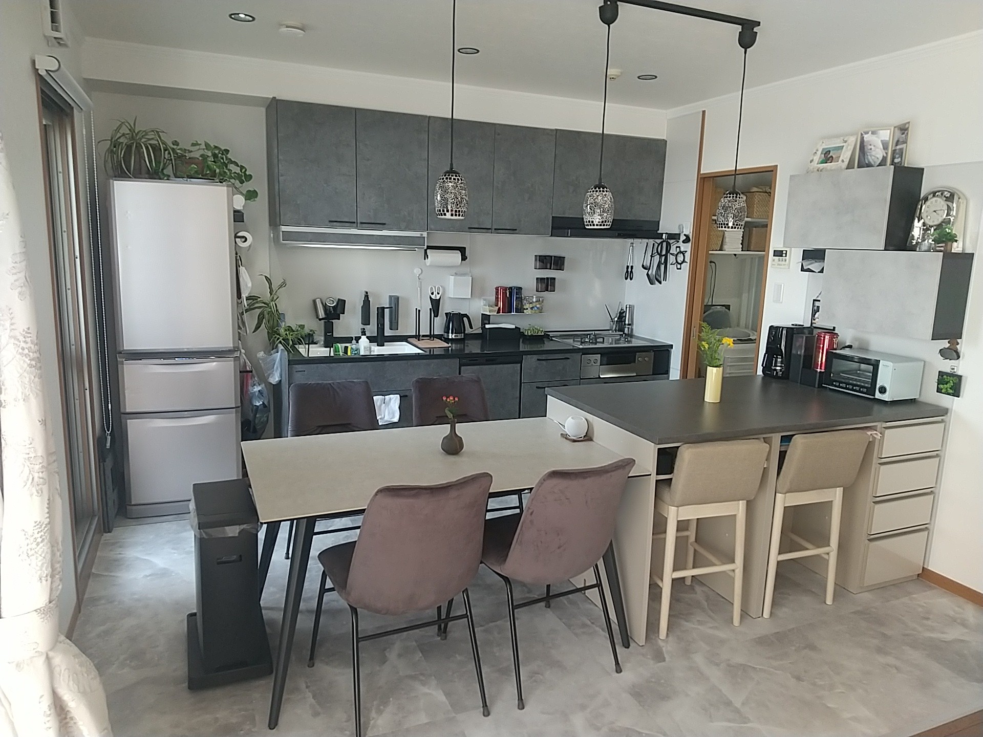 購入した中古マンションをリフォーム！モノトーンの落ち着いた空間に一新