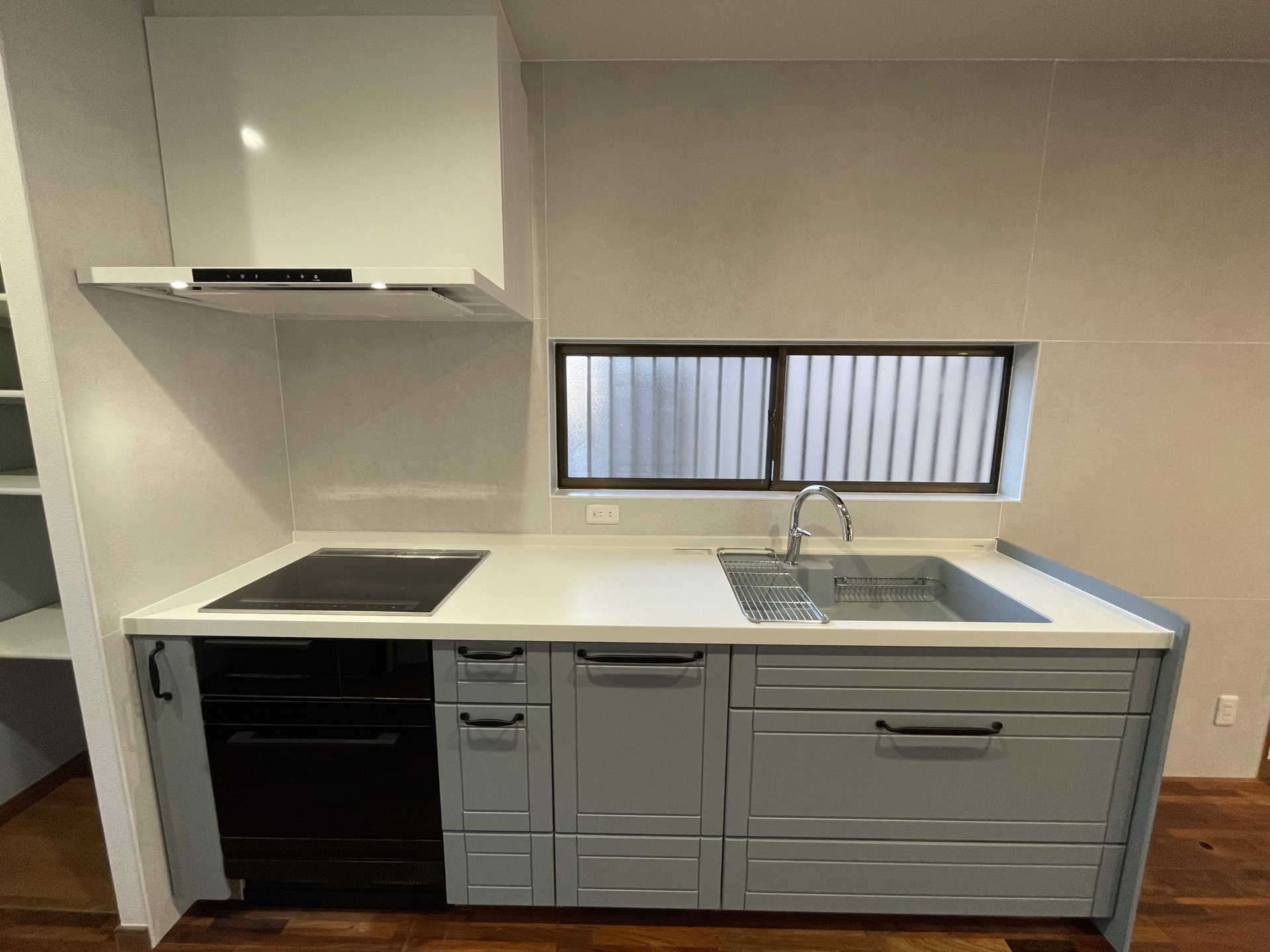 無垢のフローリングと北欧カラーが調和したノルディックモダンなＬＤＫ空間に