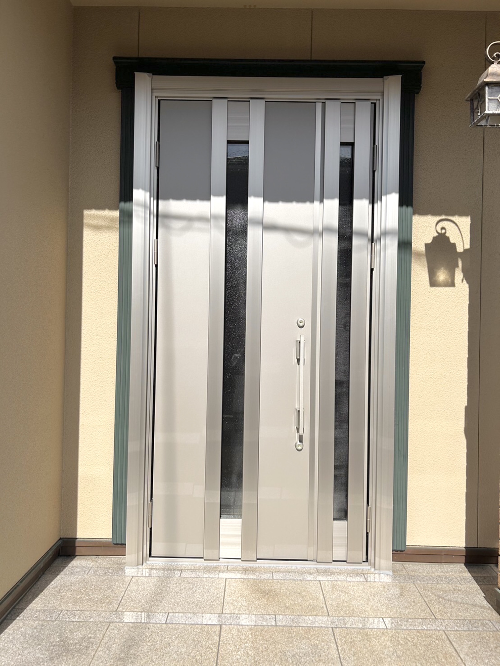 1dayリフォーム！施錠したままでも換気ができる玄関ドアで 気になる空気をリフレッシュ