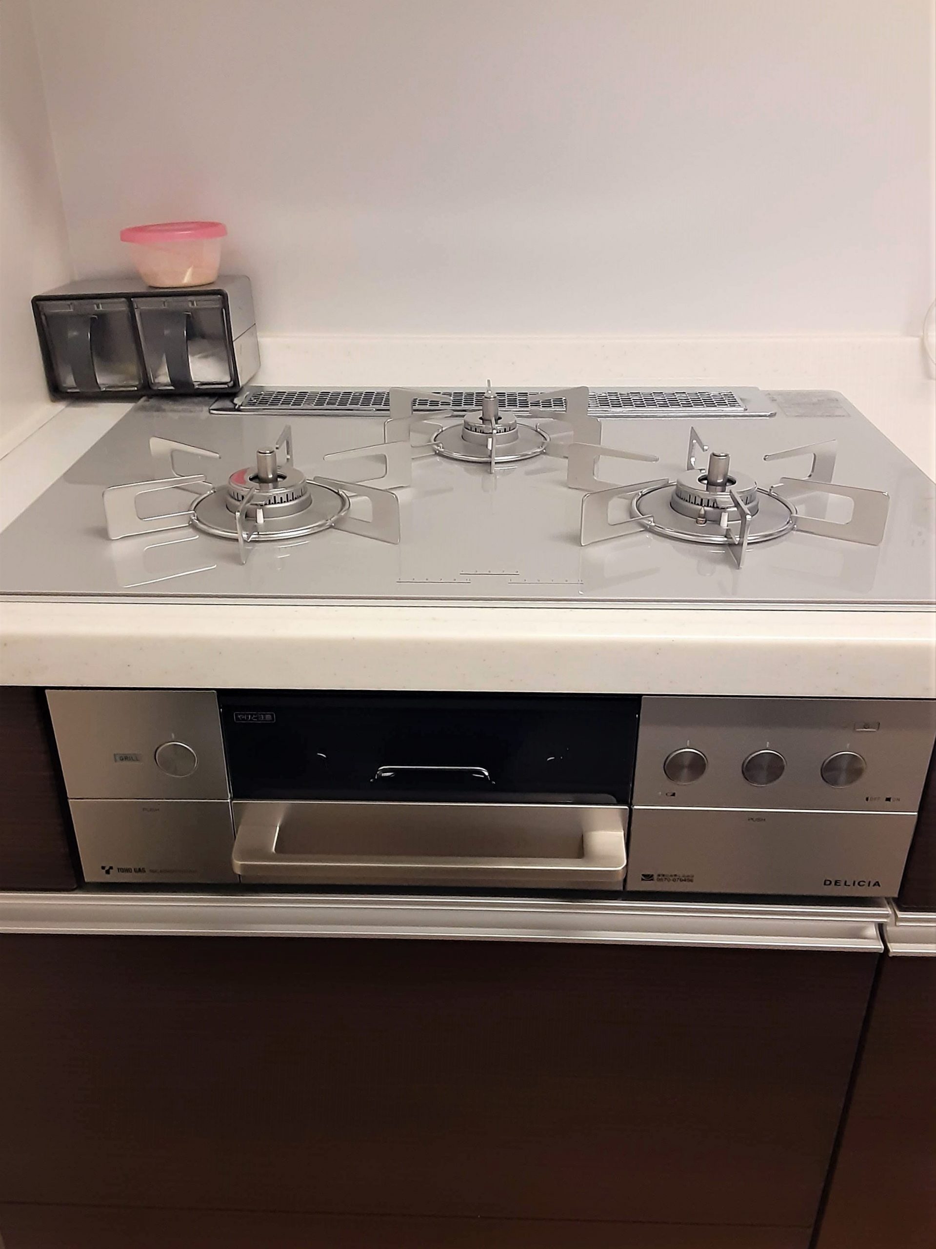 補助金を活用しておトクに水まわりリフォーム！多彩な機能を楽しむ美しいデザインのコンロに