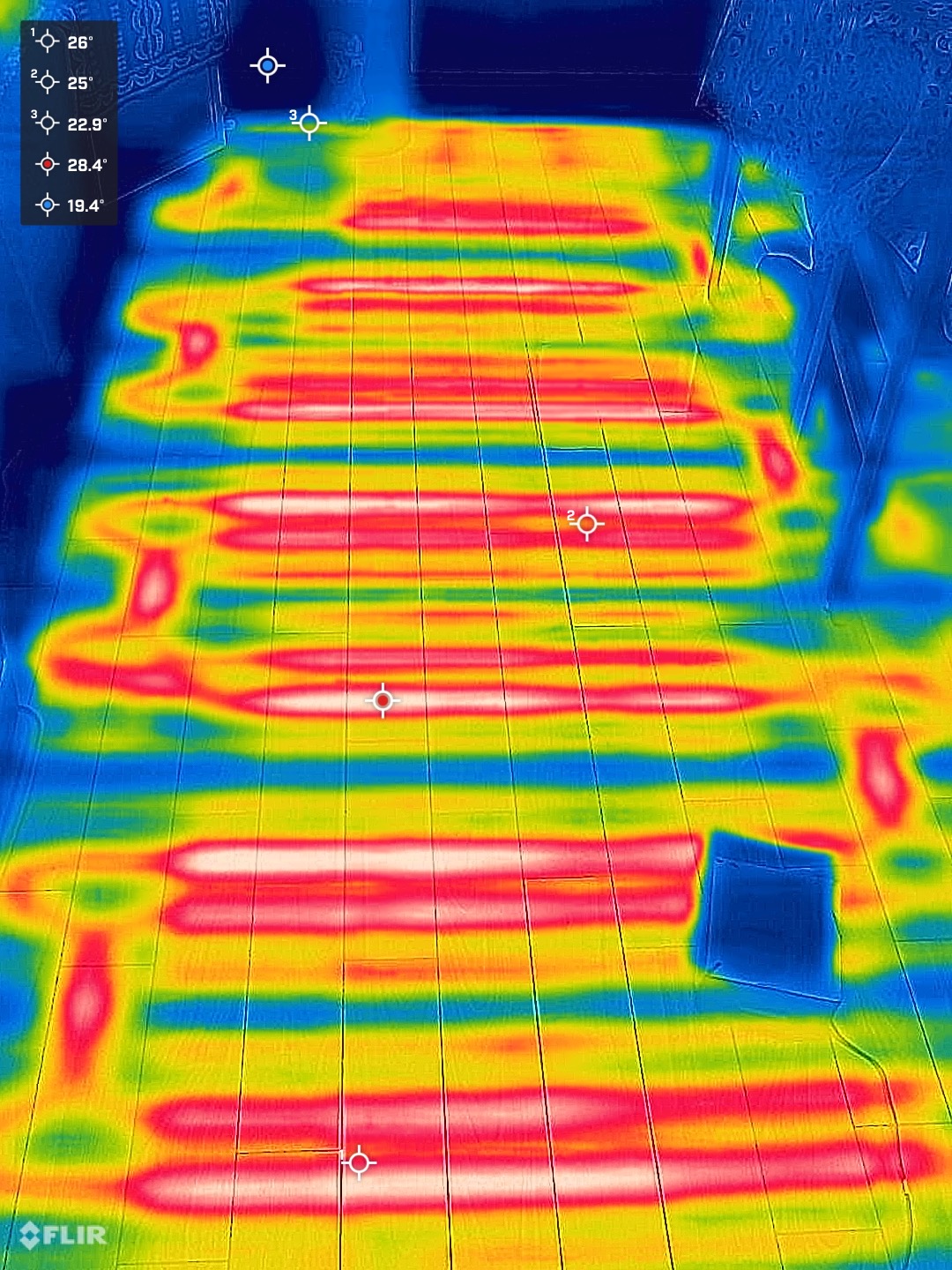 床暖房で寒い冬でも足元からぽかぽかあたたかいお部屋に