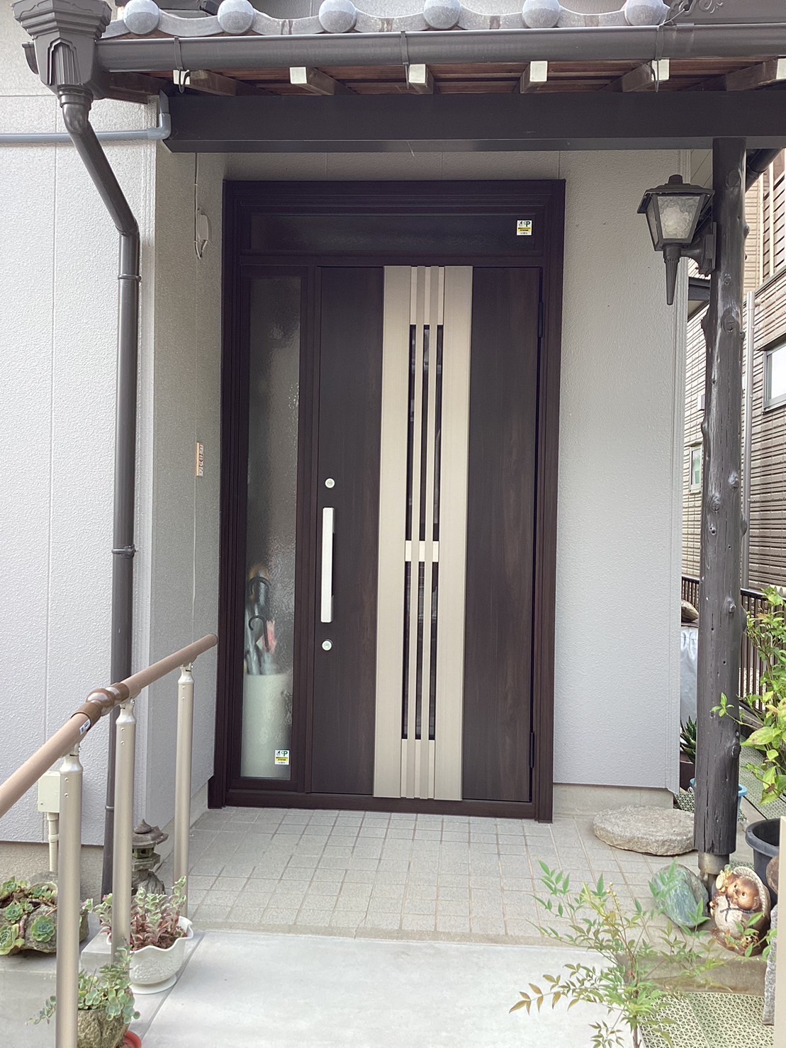 1dayリフォーム！断熱性＆防犯性の高い玄関ドアに取替えて いつもで快適な玄関に