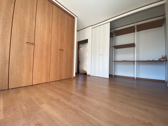 和室を洋室にリフォーム！使いづらかった押入れも 大容量のシステム収納棚で大満足のスペースに