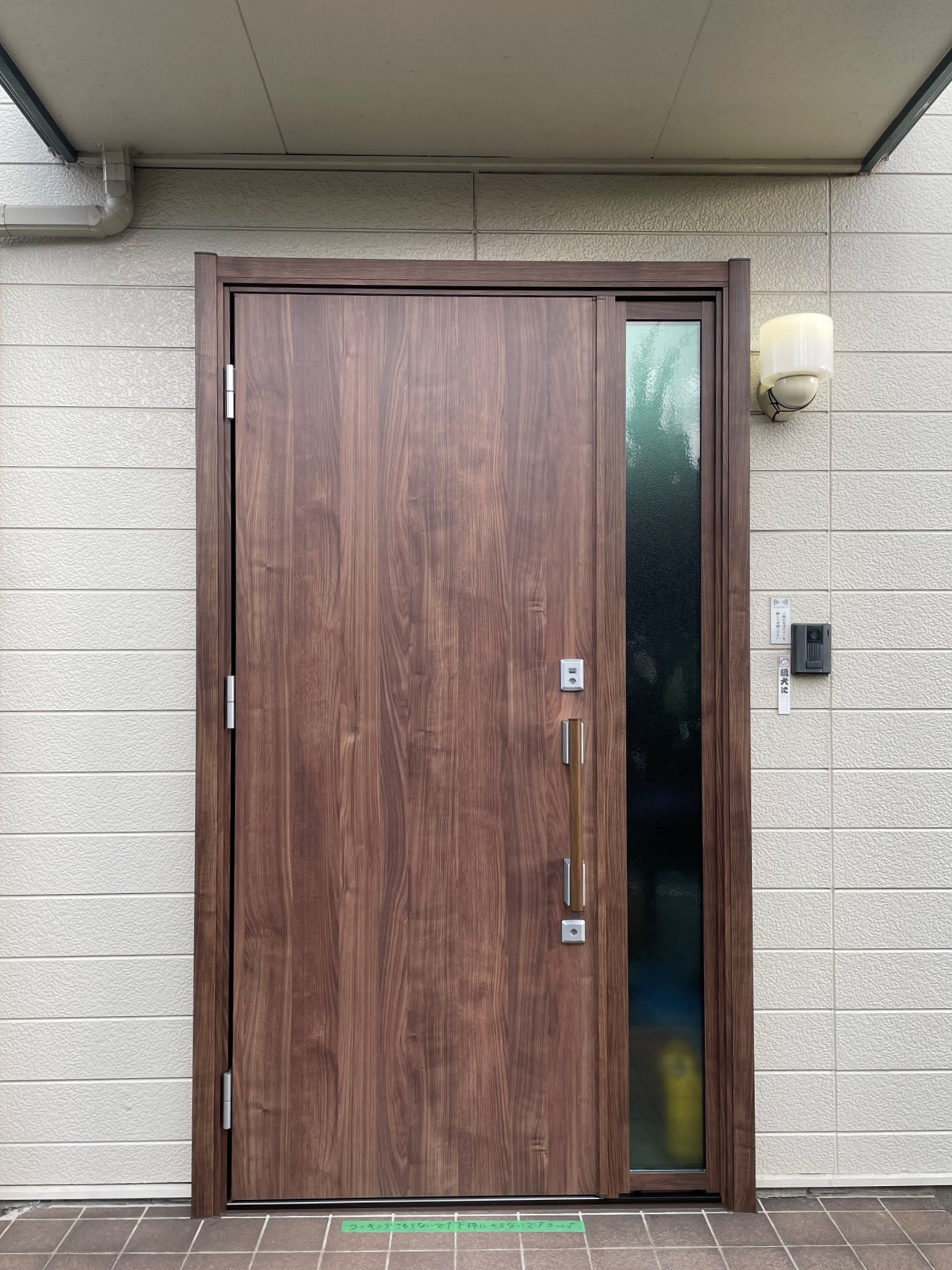 玄関ドアの取替えで断熱が叶う！夏の厳しい日差しも断熱仕様の玄関ドアでシャットアウト