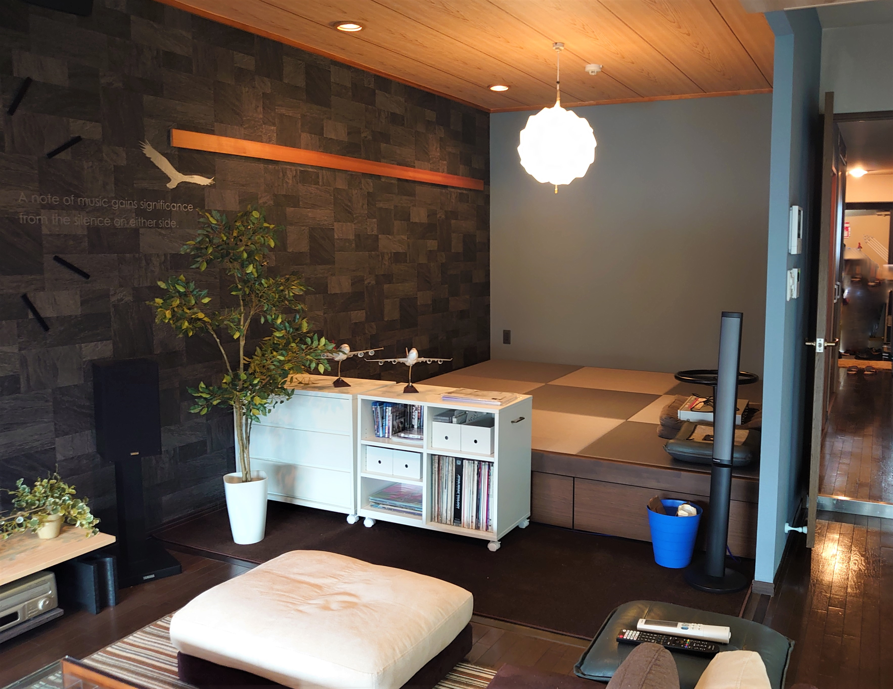 和室を小上がりの畳コーナーにして 開放的な和モダンリビングに