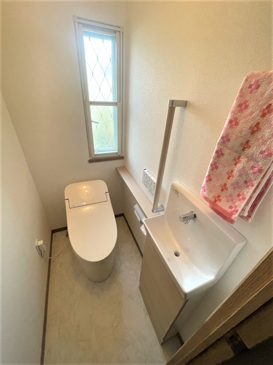 トイレの段差解消＆手すり設置　家族が安心して使えるトイレに