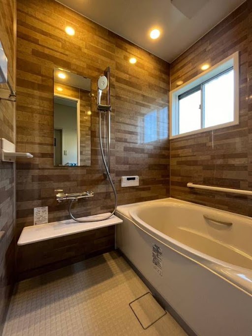 浴室リフォームで入浴の安全を守る 家族が安心して使えるあたたかいバスルームへ