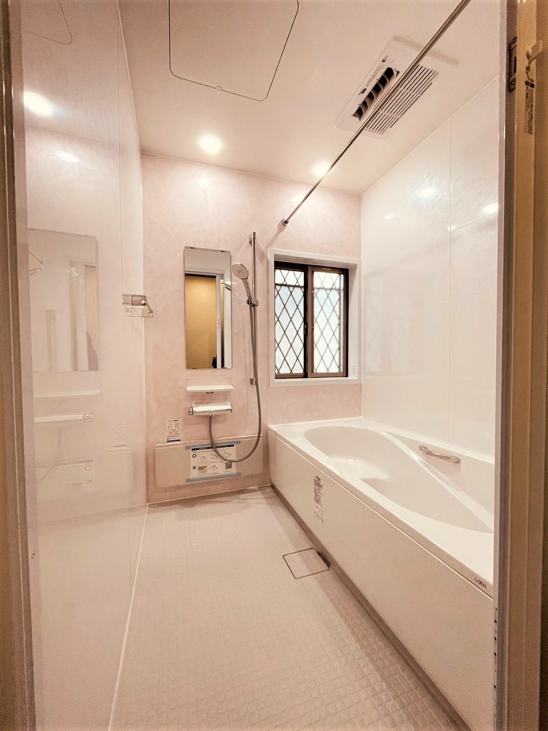 明るいバスルームを演出する照明に取替えて バスタイムを楽しむ毎日に