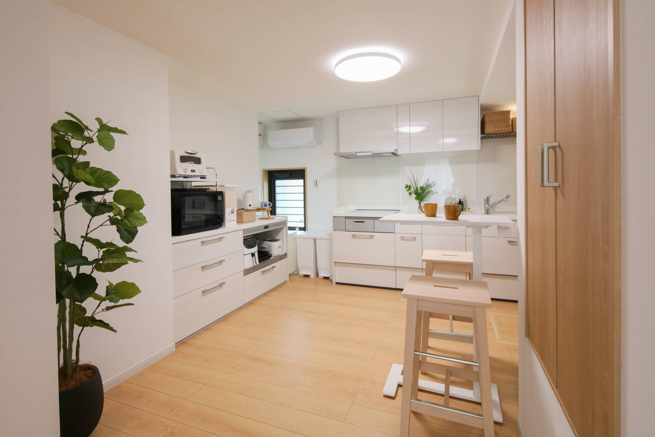 祖父母から両親へ、両親から娘夫婦へ、三世帯を紡ぐ家