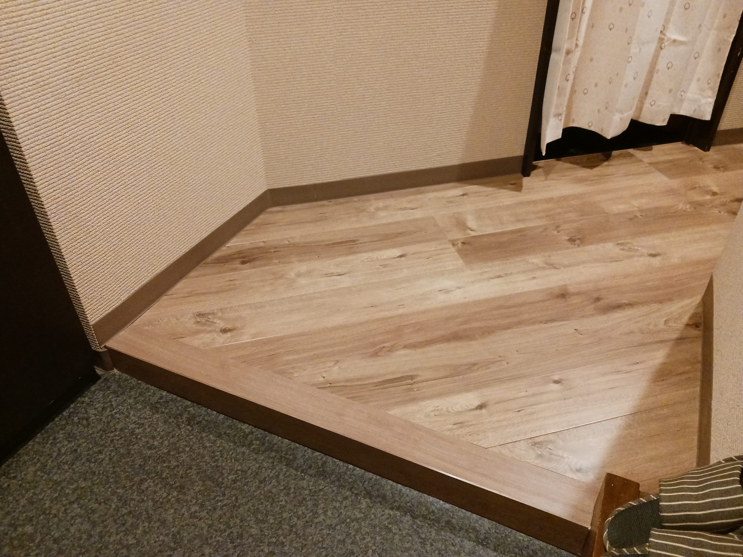 フロアの張替えで真新しい空間に