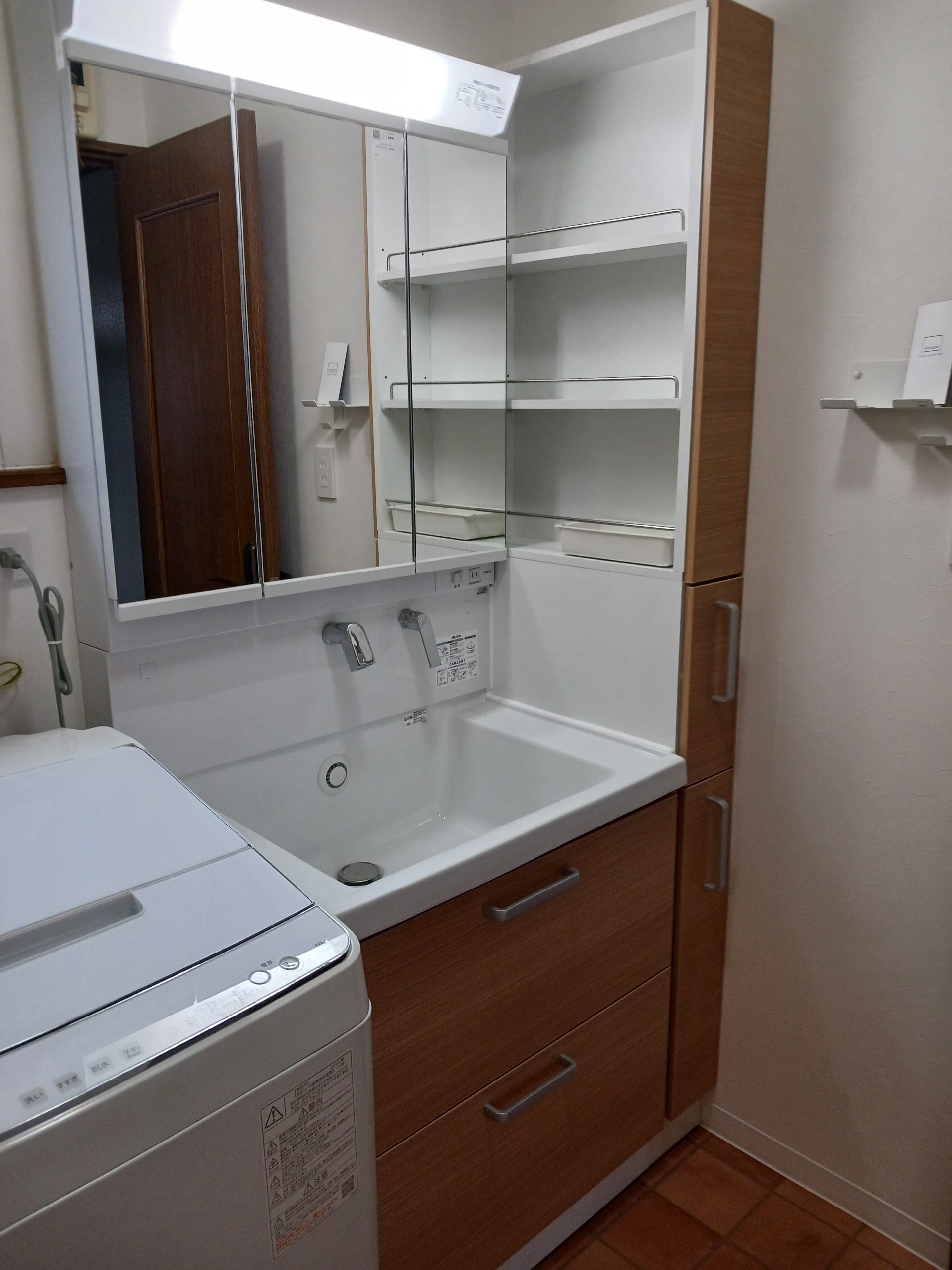 トールキャビネットを組み合わせて収納のお悩みも解消！