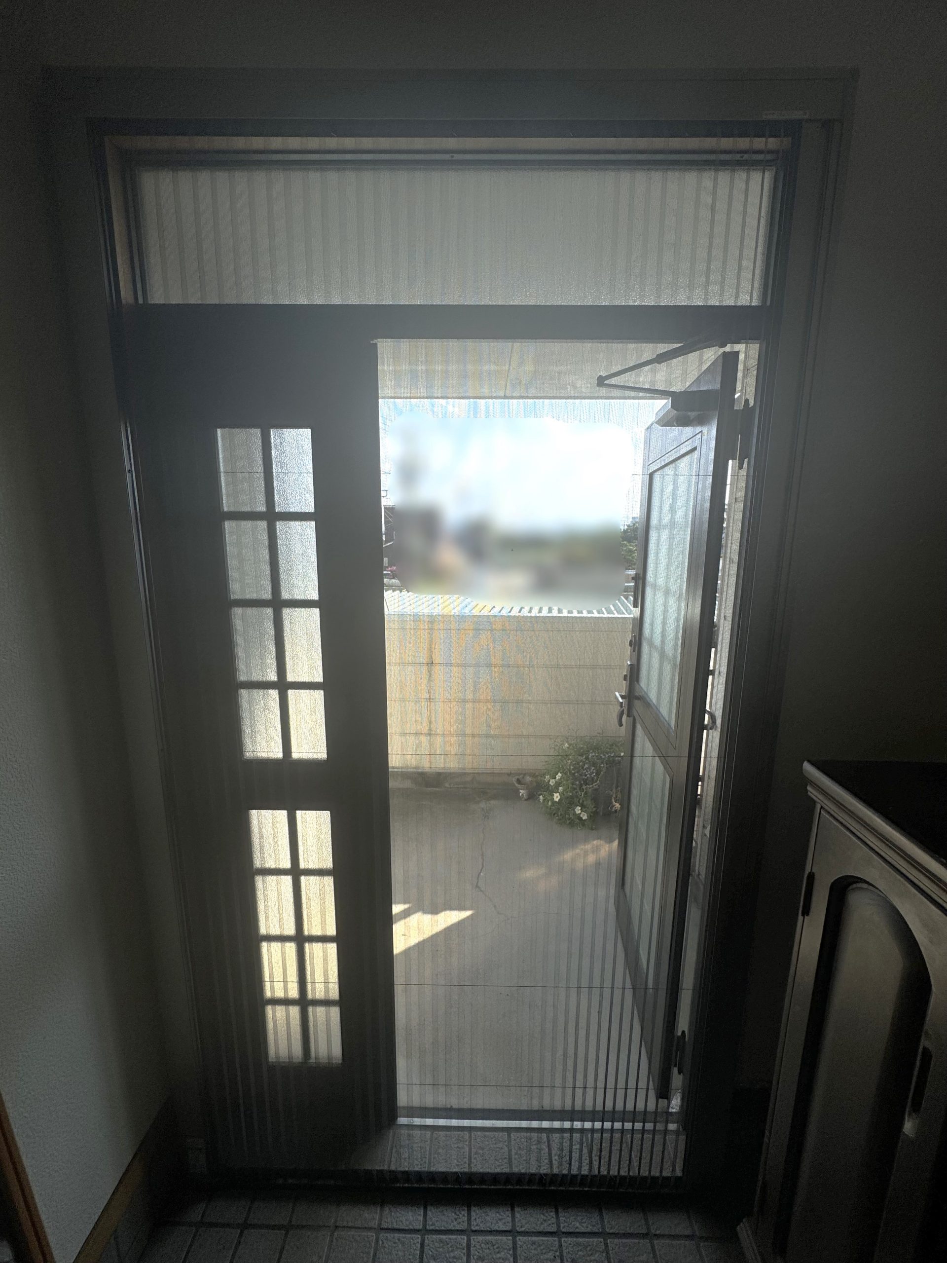 玄関網戸を後付けして 心地よい風が入る理想の玄関に