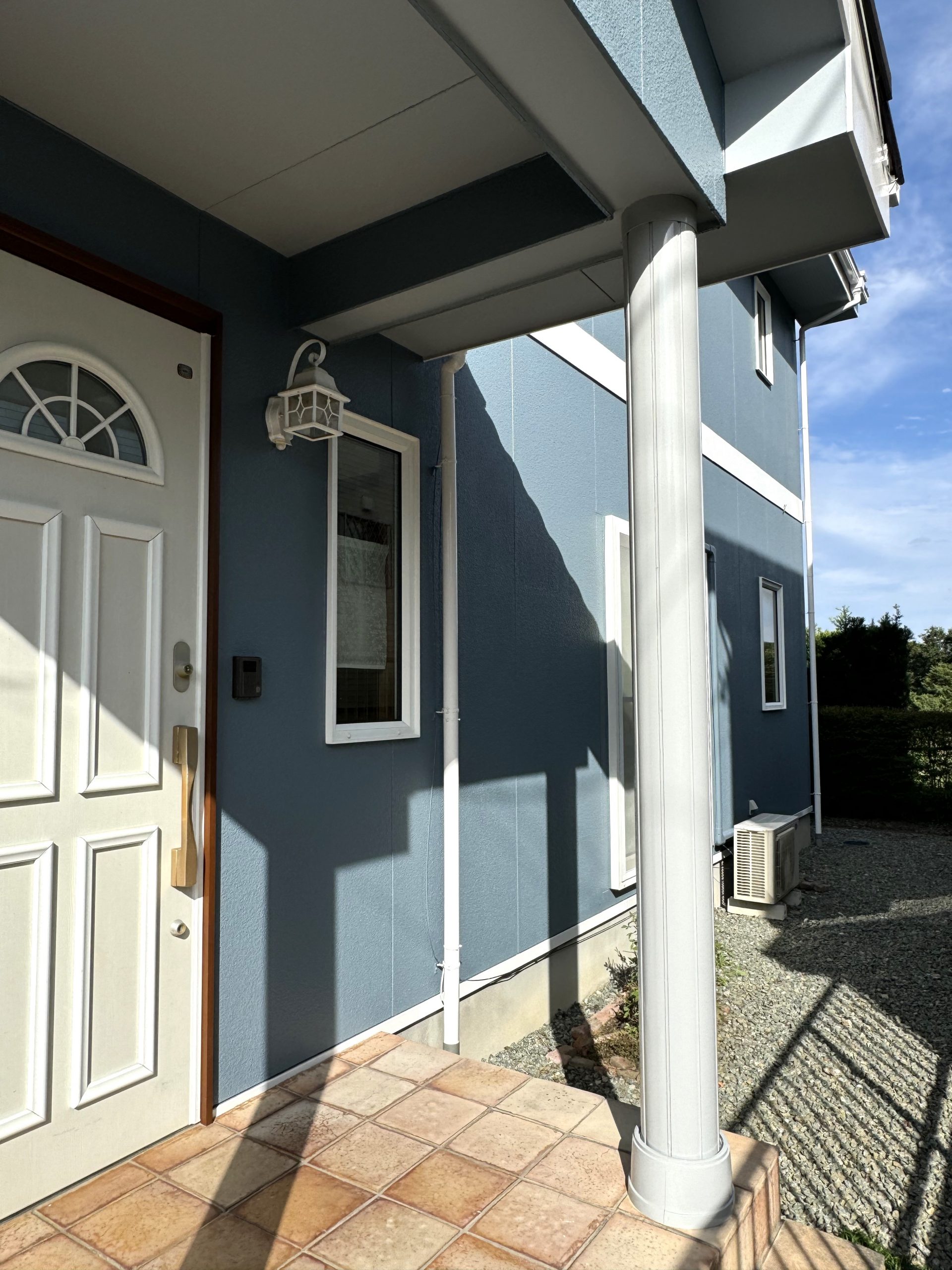 外壁塗装でおうちのイメージはガラッと変わる！ ブルーグレー系のおしゃれなわが家に