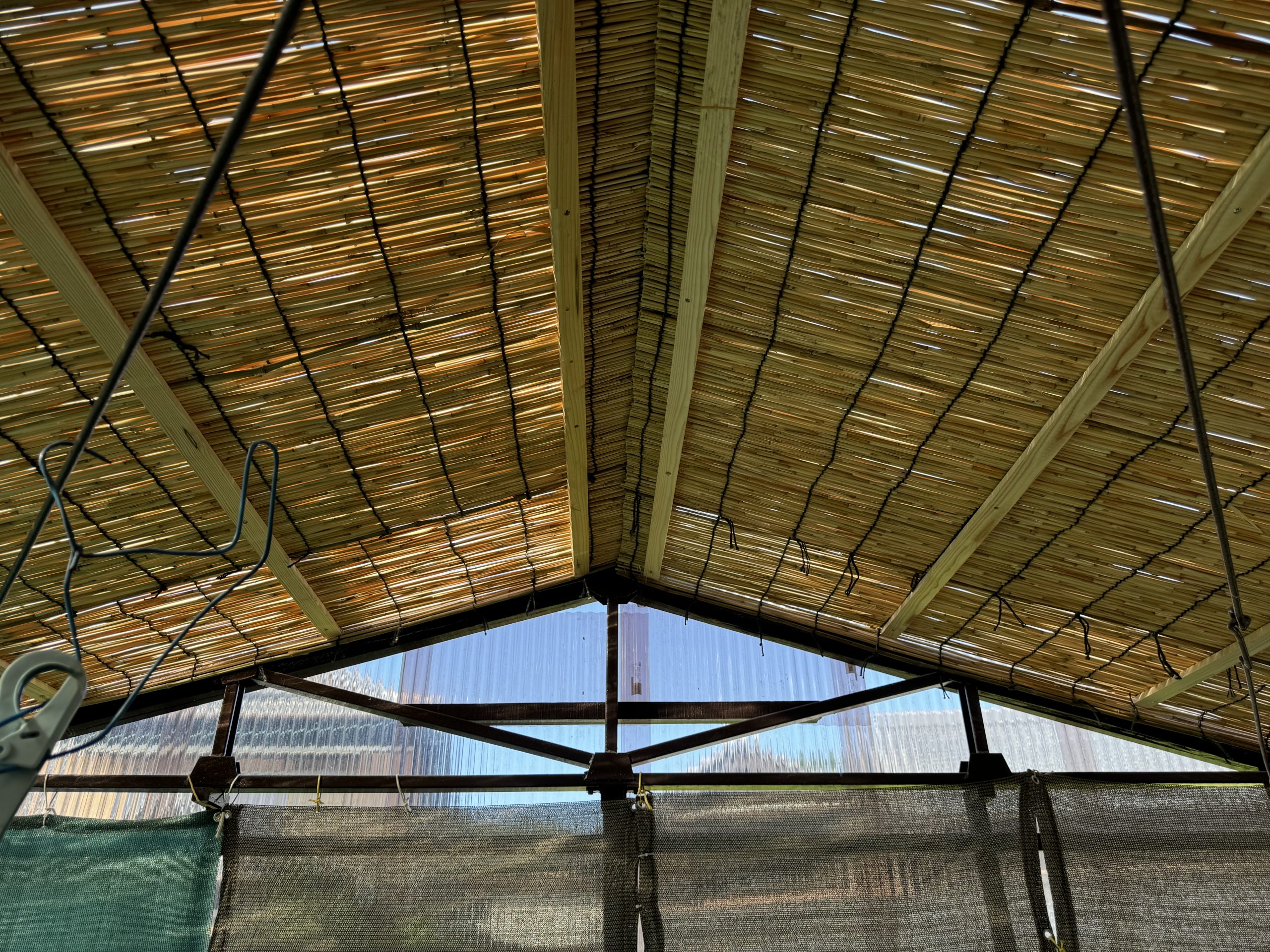 物置小屋によしずを取付けて 厳しい夏の日差しを緩和