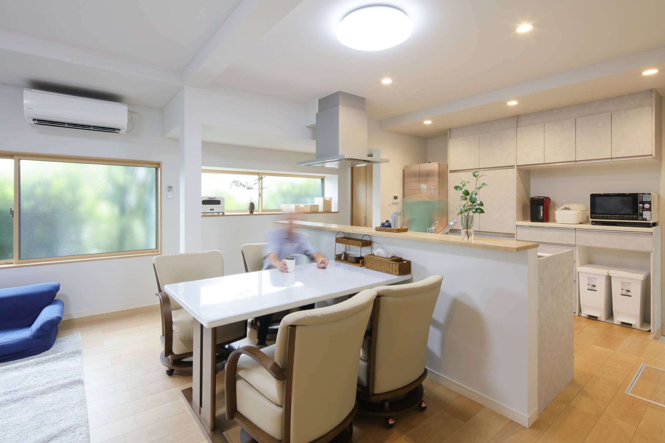 広がりと使いやすさを叶えるアイランドキッチンで、快適な暮らしを実現