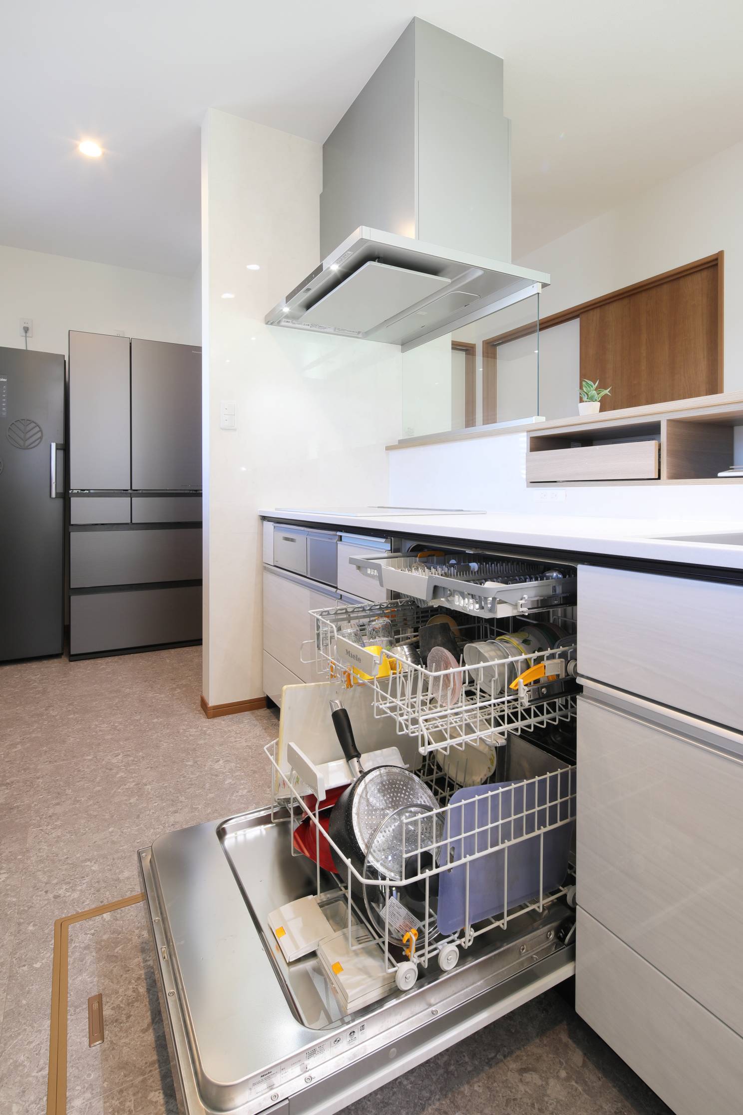 憧れのミーレ食洗機を採用 3世帯の暮らしに寄り添う使いやすいキッチン