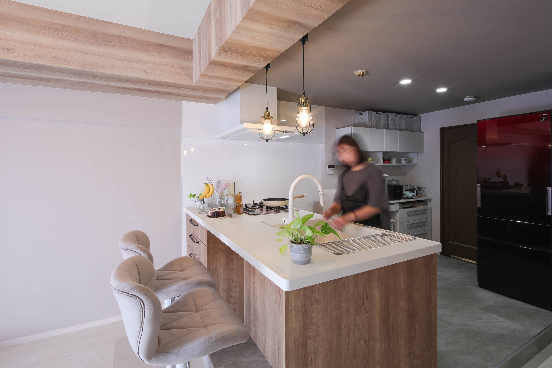 ペニンシュラキッチンで叶えた 開放感あふれるおしゃれなLDK