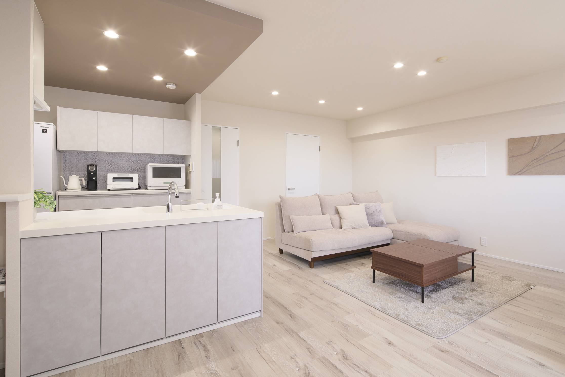 夫婦お二人の暮らしに合わせた、明るく開放的なLDKリフォーム